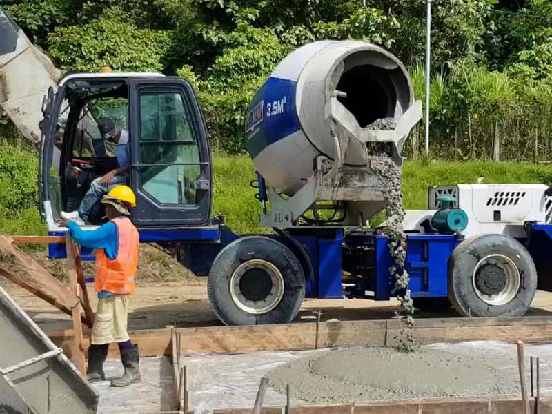 Mixer Beton Self Loading in papua