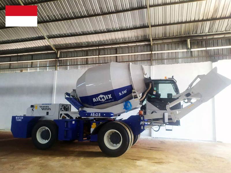 self loading mixer in the warehouse