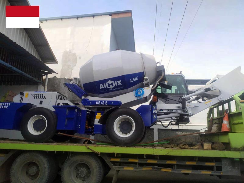 self loading mixer for road construction
